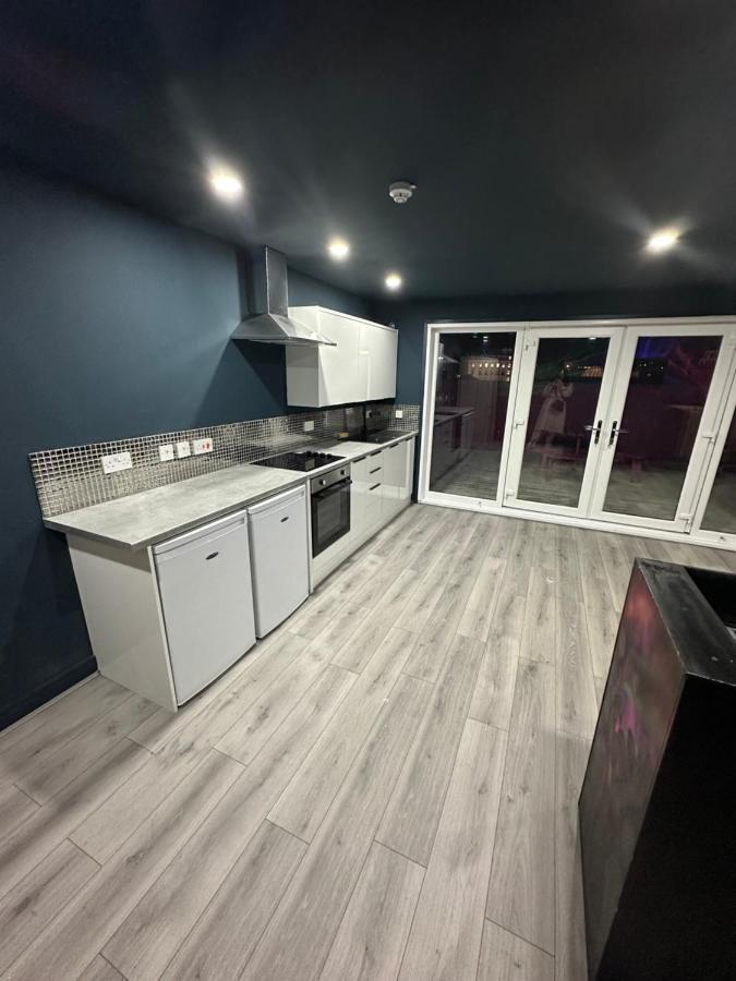 Penthouse Apartment, Sleeps 21 With Terrace Liverpool Kültér fotó